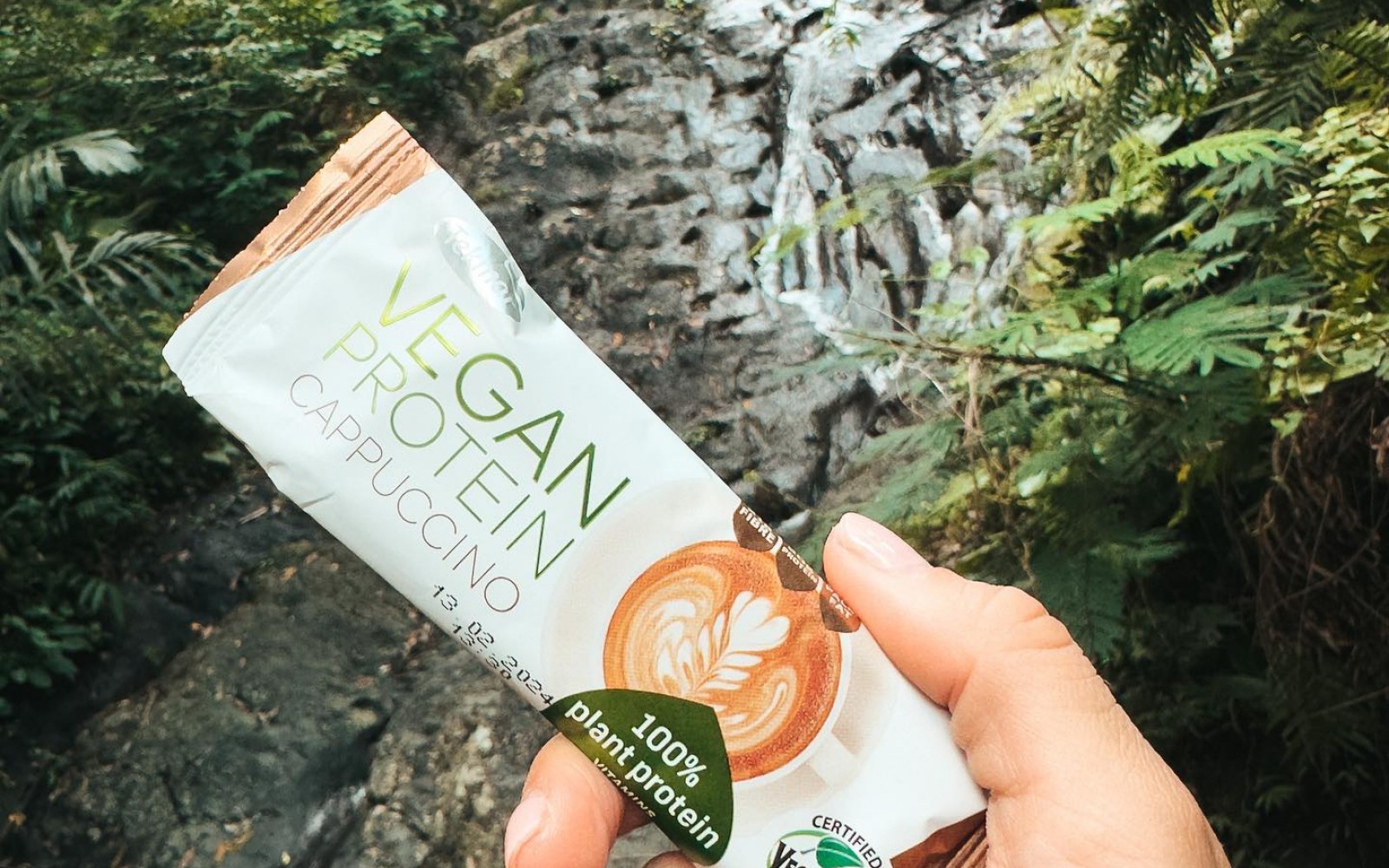 Vegan protein bars based on vegetable protein are the right choice for vegans